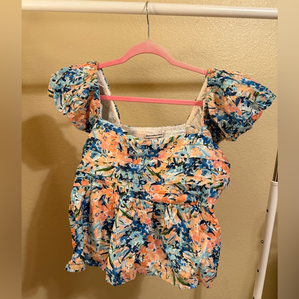 ABERCROMBIE PUFF SLEEVE FLORAL TOP